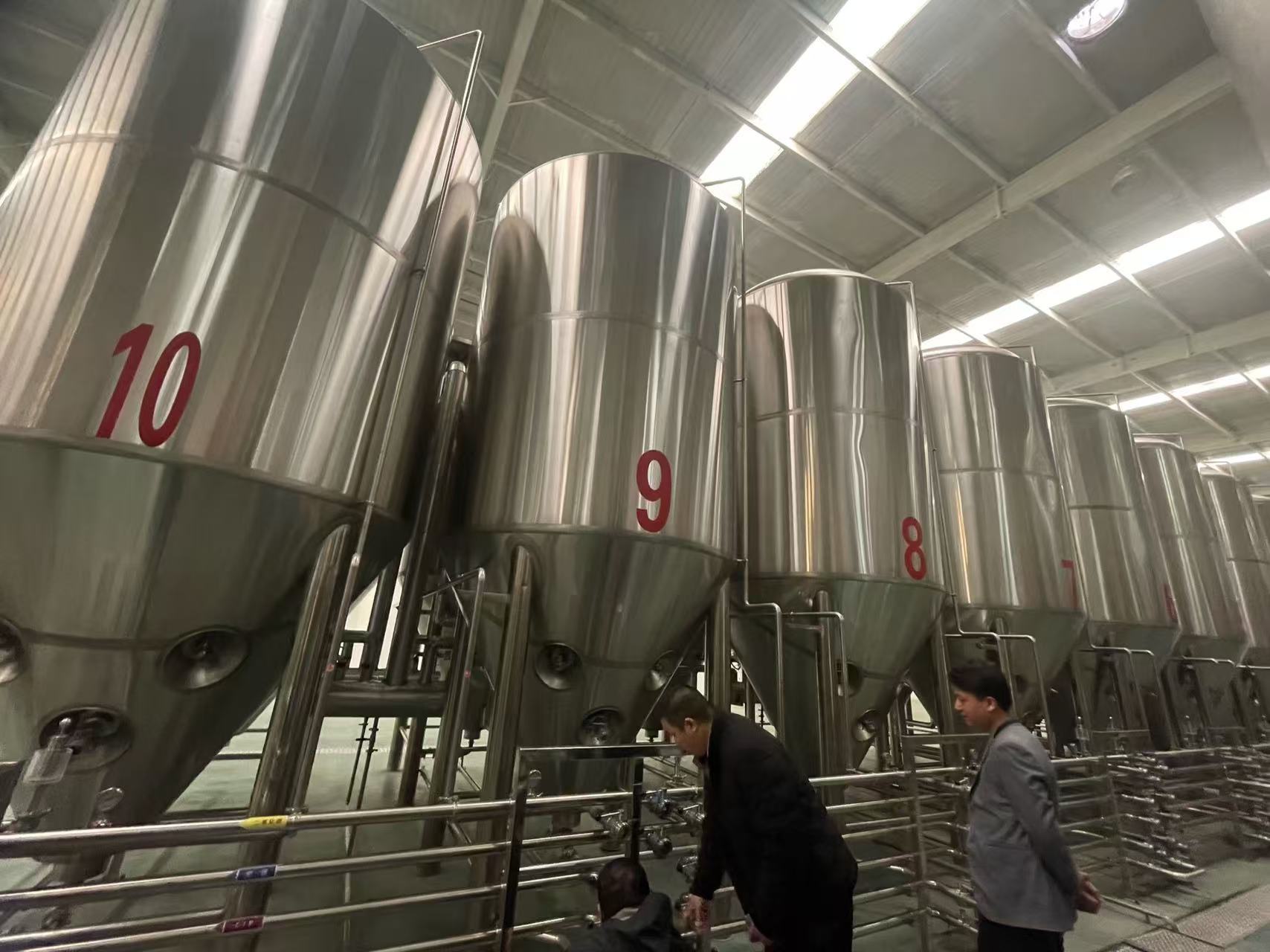 兴庆精酿啤酒设备厂—平面布置、设备设计、制造、调试、培训等一条龙服务
